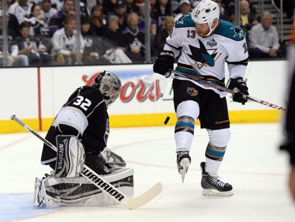 Sharks rout Flyers