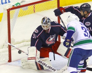 Curtis McElhinney makes a stop in the 1st period en route to a 3-1 Blue Jackets victory. (Rob Leifheit-USA TODAY Sports)