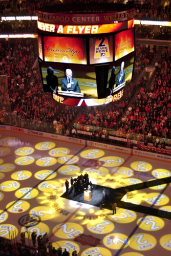 The Flyers retired Mark's number in 2012 (Credit: Centpacrr at en.wikipedia)
