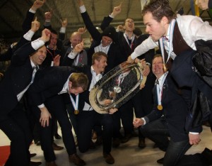 Stavanger Oilers celebrate Continental Cup victory in 2014