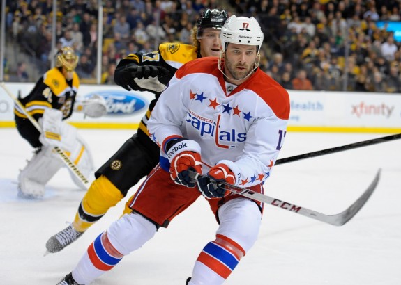 Dustin Penner remains a UFA in late August (Bob DeChiara-USA TODAY Sports)