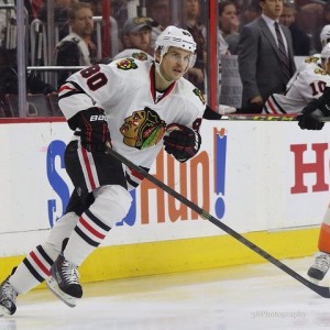 Antoine Vermette played an integral role in Chicago's 2015 Stanley Cup victory (Amy Irvin / The Hockey Writers)