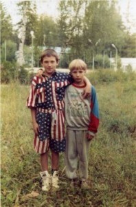 Alexander Ovechkin poses with his childhood friend, Nikita Kashirsky. (hockeyplayersaskids.tumblr.com)