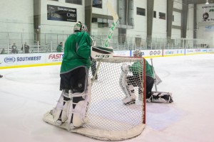 Though Dallas could enter the season with Lehtonen and Niemi in net, it's far from ideal. (Annie Devine/ The Hockey Writers)