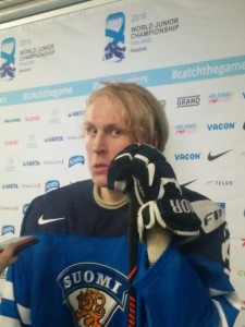Patrik Laine postgame after Finland defeated Canada in the quarterfinals of the 2016 World Junior Championship (J.DeLuca/THW)
