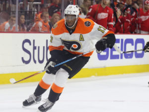Simmonds has had the best start of his career statistically leading the Flyers in goals (13) & points (24) in the young season. (Amy Irvin / The Hockey Writers)