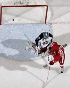 The Red Wings' Johan Franzen watches the puck go past Columbus Blue Jackets goalie Steve Mason in the 2nd period of their game 1 win Thursday. (JULIAN H. GONZALEZ/DFP)