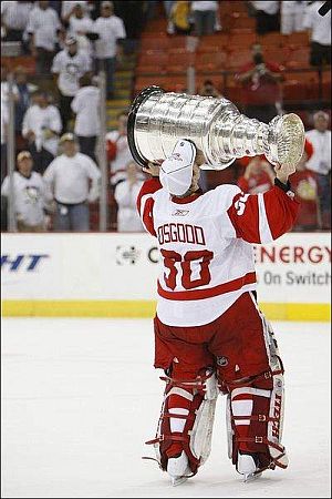 The Detroit Red Wings and Chris Osgood won the 2008 Stanley Cup.