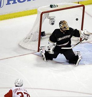 Detroit's Mikael Samuelsson watches the puck fly past Anaheim's Jonas Hiller during Detroit's 6-3 Game 4 win on Thursday night. (JULIAN H. GONZALEZ/DFP)