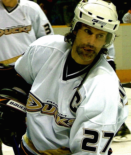 Ducks raise Scott Niedermayer's No. 27 to the rafters 