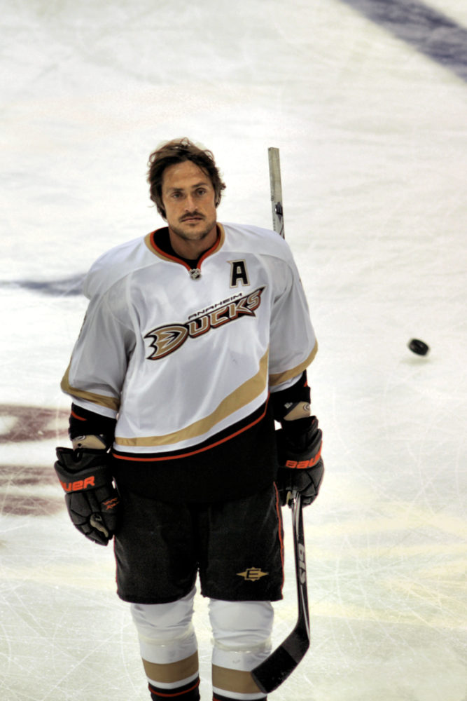 Despite playing pro hockey, Teemu Selänne had the most unexpected job on  the side; and he loved it