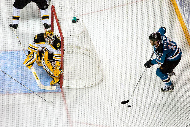 Joe Thornton vs his former squad. (Flickr - Credit: pointnshoot)