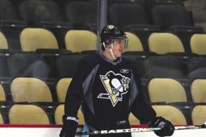 Evgeni Malkin looks like he's having fun on the ice again.  (Tom Turk/THW)