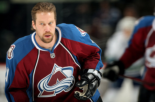 Avalanche retire jersey of Peter Forsberg in ceremony before season opener  - The Hockey News