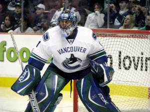 Luongo is to the Canadian media what Britney Spears is to the american media (JohnBollwitt, Flickr)