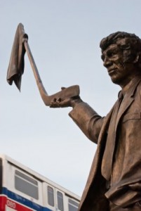 Roger Neilson Statue in Vancouver (cr: Carol Browne@Flickr)