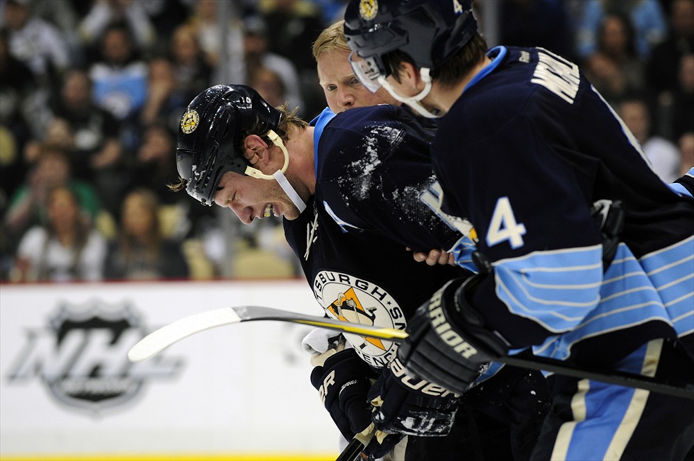 TBT: Friendly reminder that the Pittsburgh Penguins' 2011-2013 dark blue  alternate uniforms were actually way more cursed (and possibly uglier) than  their 2019 Stadium Series' counterparts - The Sports Daily