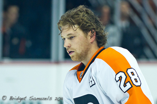 Claude Giroux Philadelphia Flyers Unsigned White Jersey Shooting Photograph