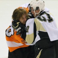 Sidney Crosby Claude Giroux fighting