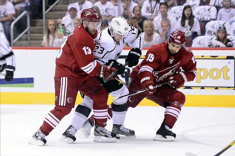 Dustin Brown battles Ray Whitney