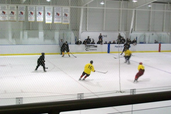 Voyageurs scrimmage