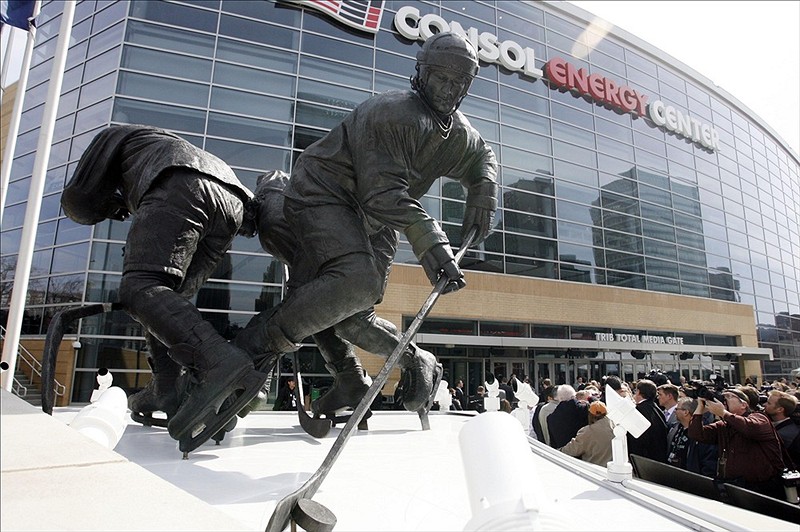 Mario Lemieux Statue