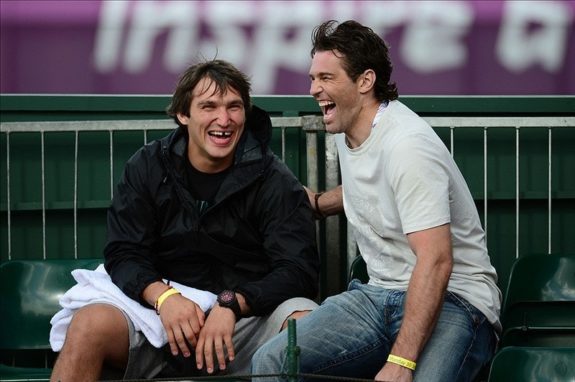 Alex Ovechkin (left) and Dallas Stars right wing Jaromir Jagr