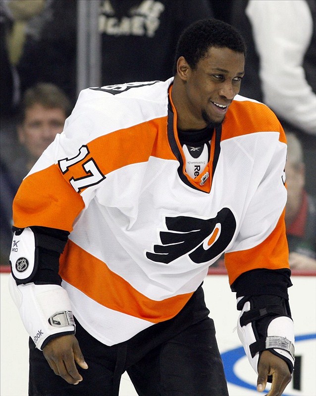 Wayne Simmonds could be playing his way up the Leafs' lineup with hard  work, recent hot streak