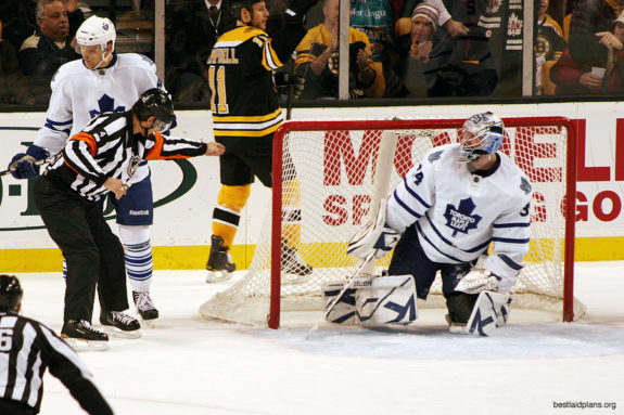 Wes McCauley indicates a goal in the first round series between the Leafs and Bruins (Flickr/slidingsideways)