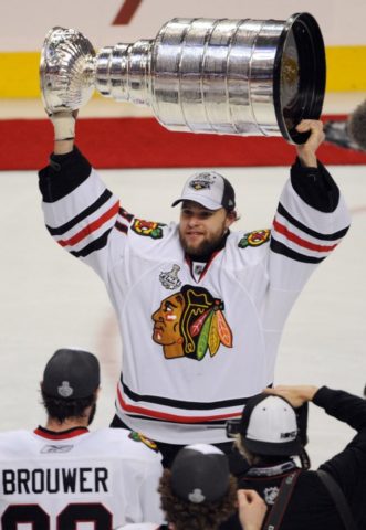 Antti Niemi hoists the Stanley Cup