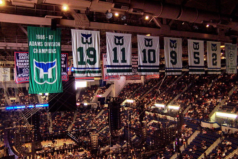 WHAT HAPPENED TO THE HARTFORD WHALERS? // DEFUNCT TEAMS: A SUPER QUICK  HISTORY OF THE WHALERS 