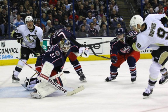 Curtis McElhinney will have a huge part in the success of the Blue Jackets this season. (Rob Leifheit-USA TODAY Sports)