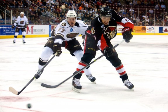 Ryan Stoa (left) has played 100 games in a Hershey uniform. (Annie Erling Gofus/The Hockey Writers)