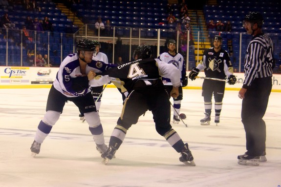 Reading Royals' Mike Banwell faces off with Wheeling Nailers' Paul Cianfrini. (Annie Erling Gofus/The Hockey Writers)