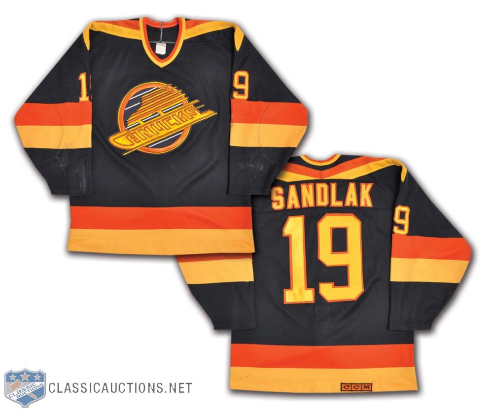 Bruins, Canucks jerseys have different look
