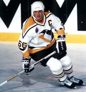 Lemieux overcame incredible odds to dominate the 1992-'93 season. (Tony McCune/Wikimedia) 