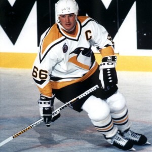 Lemieux overcame incredible odds to dominate the 1992-'93 season. (Tony McCune/Wikimedia) 