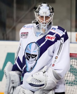 Curry as a member of the Hamburg Freezers of the DEL in Germany. (der boche/Flickr Creative Commons)