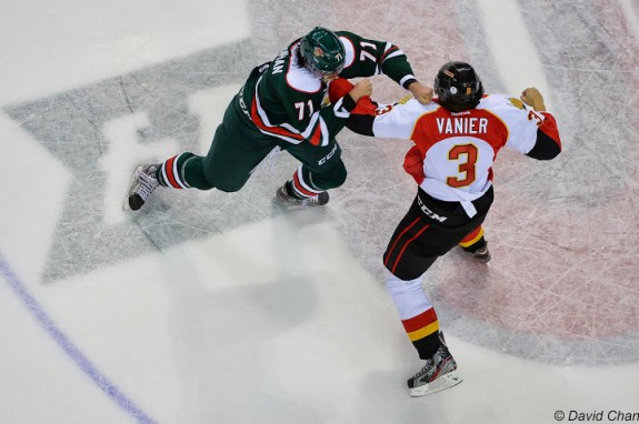 Alexis Vanier of Baie-Comeau Drakker fights Connor Moynihan of the Halifax Mooseheads. [photo: David Chan]