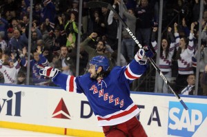 Mats Zuccarello Extra Effort(Brad Penner-USA TODAY Sports)