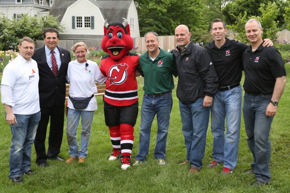 (L-R) Ed Heitin, PwC Partner and New York Metro Green Team Leader; Joseph N. DiVincenzo, Jr., Essex County Executive; Lisa Simms, Executive Director of the New Jersey Tree Foundation; Jim Leonard, Senior Vice President of Community Investment, Devils Arena Entertainment; and Devils alumni Ken Daneyko, Grant Marshall and Bruce Driver join NJ Devil at Presby Memorial Iris Gardens in Upper Montclair, New Jersey for today’s tree planting event as part of the “Pucks for Parks” initiative. (Kerry Graue / New Jersey Devils)