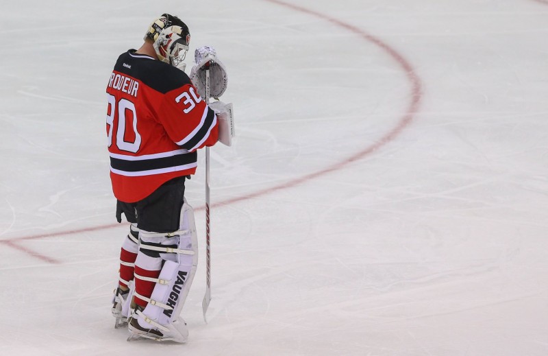 Brodeur sets NHL record for career victories as Devils edge Blackhawks