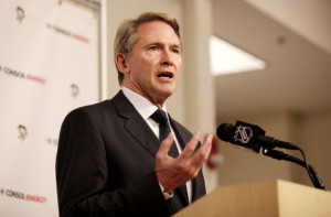 Pittsburgh head coach Mike Johnston (File Photo)