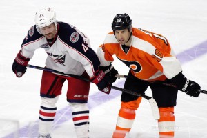 Scott Hartnell (#43) and RJ Umberger (#18) faceoff against each other. [photo: Amy Irvin]