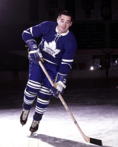 Leafs refuse to comment on the nature of Frank Mahovlich's illness.