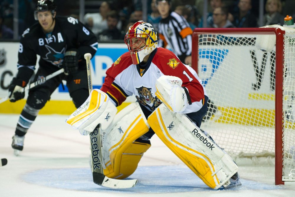 Hall of Fame former Panthers goalie Roberto Luongo gets between