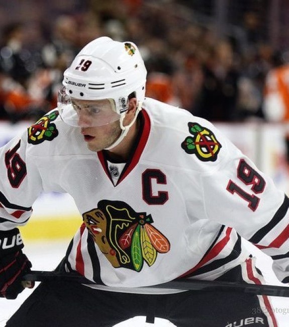 (Amy Irvin/The Hockey Writers) Jonathan Toews and the Chicago Blackhawks are playing .500 hockey to start the season, with a 3-3-0-0 record.