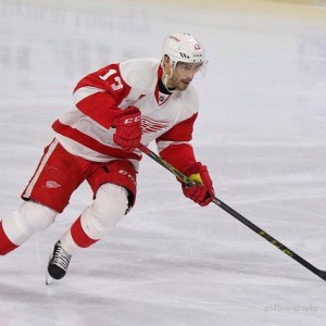 Datsyuk appears to be finding his groove after off-season surgery (Amy Irvin / The Hockey Writers)