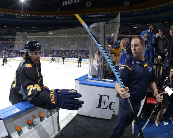 Here O'Neil helps TJ Oshie find the right dangle-snipe twig to beat the Jets at home.