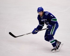 Linden Vey has been given a one year "prove-it" deal and will see fourth line time with Vancouver to start the year. (Anne-Marie Sorvin-USA TODAY Sports)